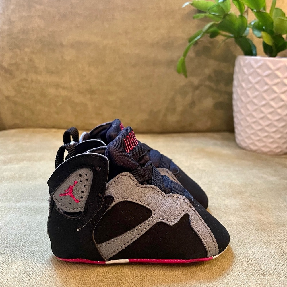 Air Jordan 7 Retro 'Black Sport Fuchsia' Sneakers 👟